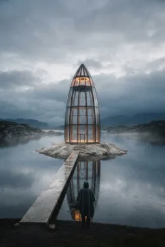Menara observatorium kaca berbentuk lonceng di pulau batu kapur kecil, terhubung jembatan sempit di atas danau yang memantulkan awan, dengan seorang pengelana berjas hujan gelap dan kabut senja.